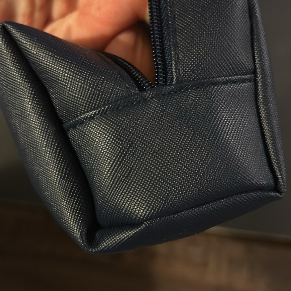 Tahari Men’s Toiletry / Travel Bag Small - Picture 5 of 5